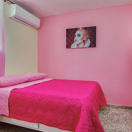 Queen Of Hearts Apartahotel-2